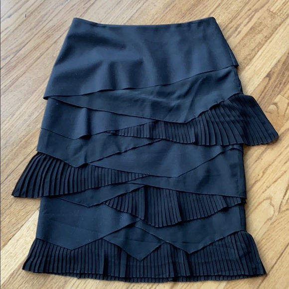 Tiered Banana Republic “BR” label pencil skirt - Picture 2 of 4